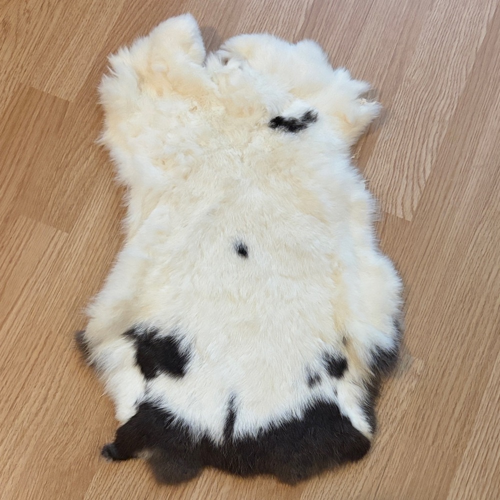#0184 Natural Rabbit Fur Pelt - Plush Tanned Hide for Crafts & Decor